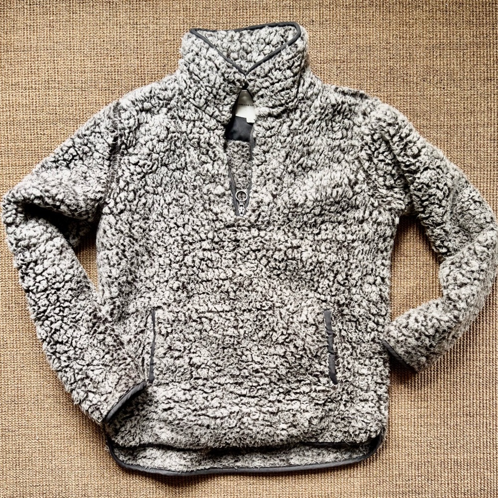 Thread & Supply Cozy Gray Sherpa Pullover Size Small